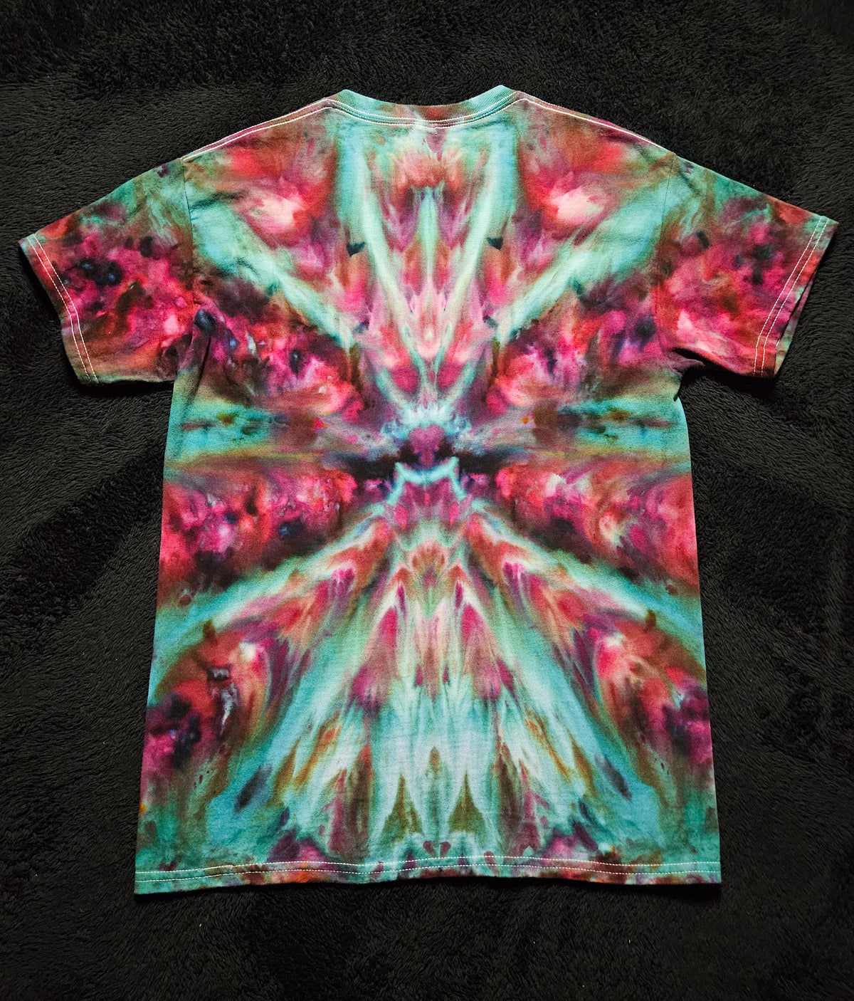 Medium Psychedelic Trails Symmetrical Variation