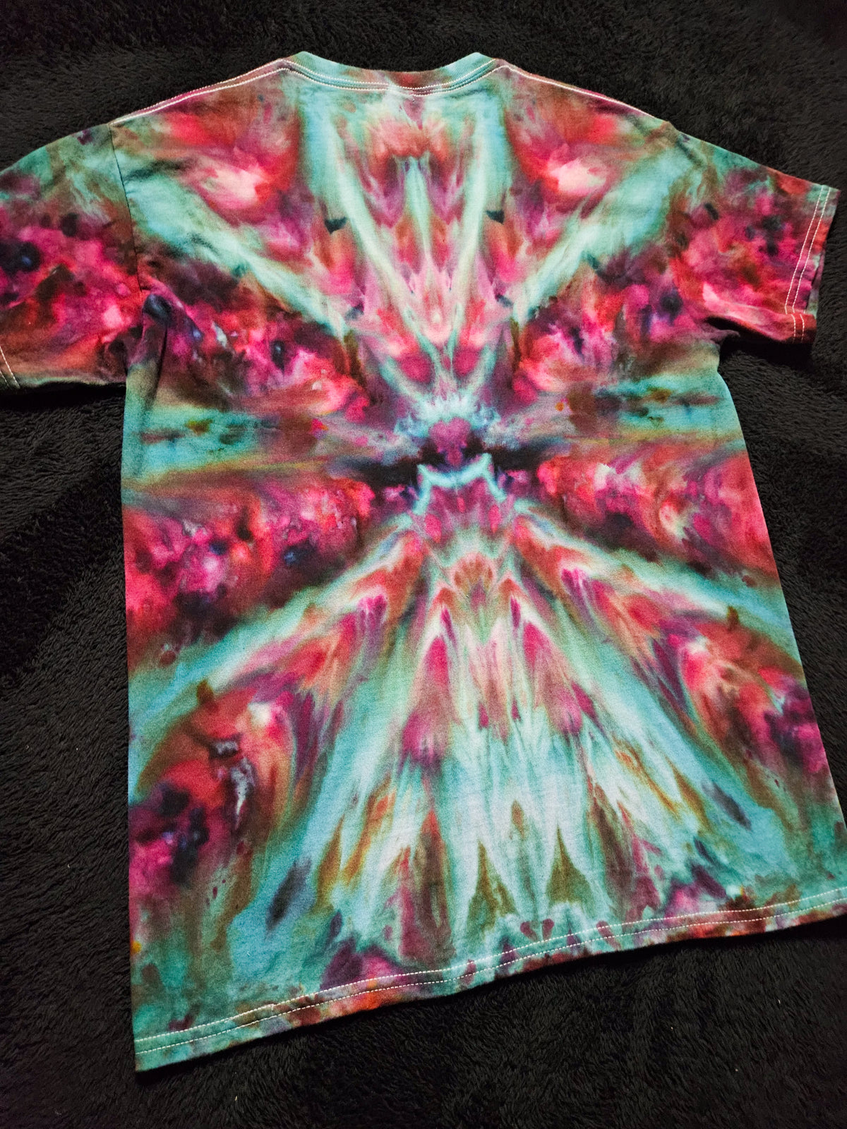 Medium Psychedelic Trails Symmetrical Variation