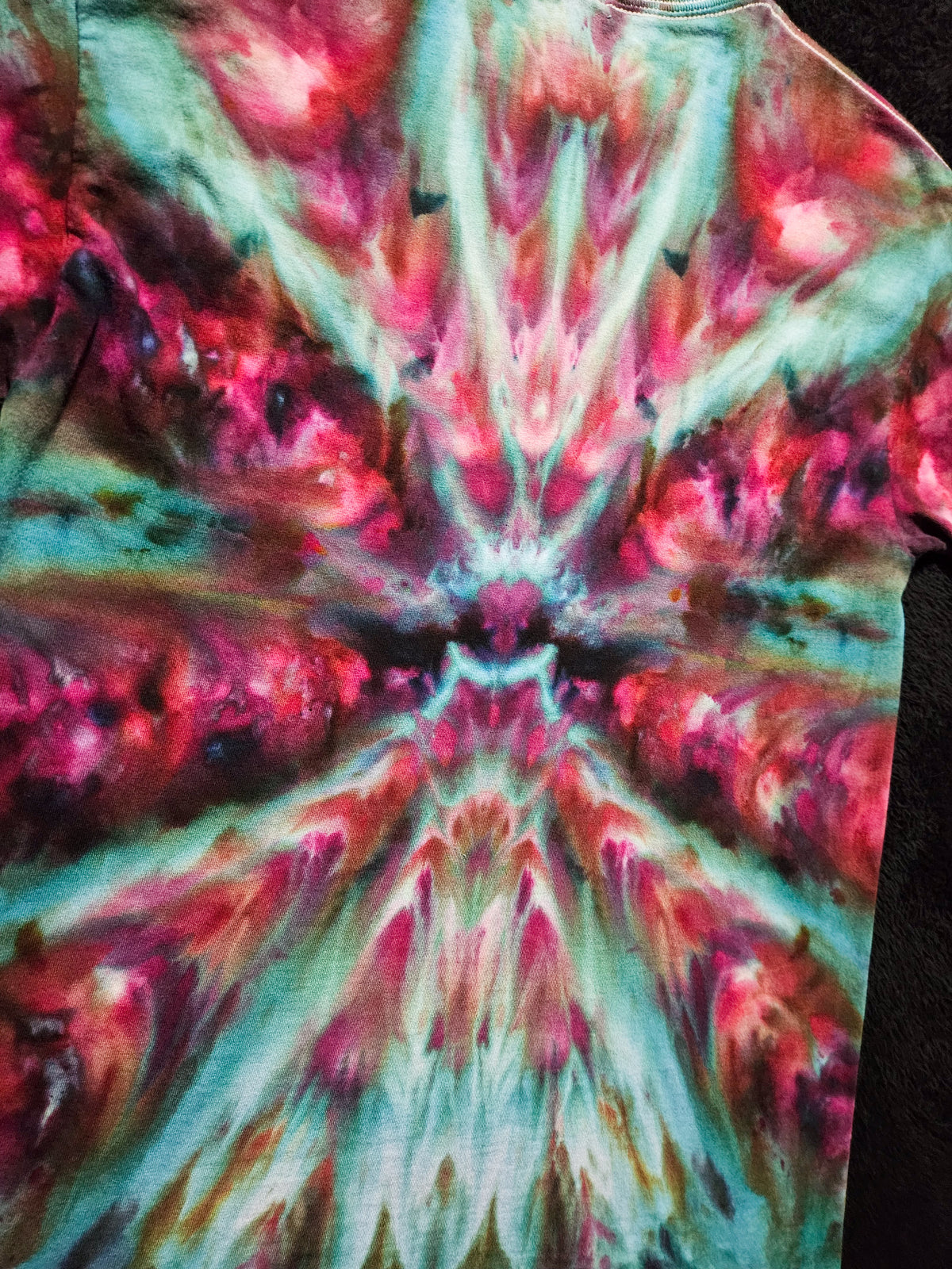 Medium Psychedelic Trails Symmetrical Variation